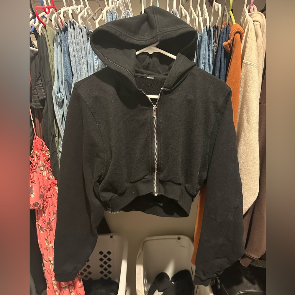 ALO Yoga Women's Black Cropped sweet escape Hoodie